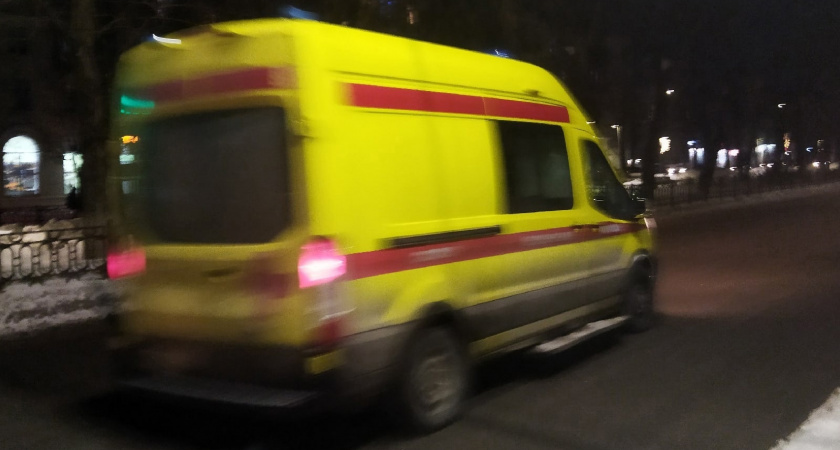 На кировском предприятии работника насмерть придавило металлическими листами