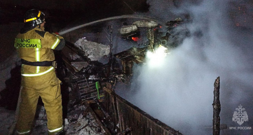 В Кировской области горела баня и жилой дом