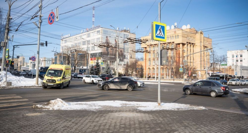 В Кирове меняют режим светофоров на перекрестке улиц Воровского и Карла Маркса