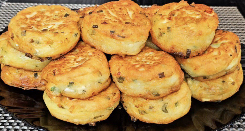 Взбиваем картофель с яйцом — и целая гора вкуснятины на ужин готова: домашних за уши не оттащите