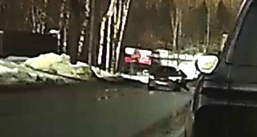 В Кирове момент наезда иномарки на девятилетнего мальчика попал на видео