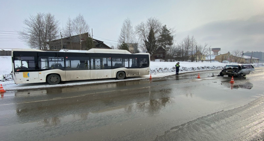 В Кирове стали известны подробности жесткого ДТП с автобусом в слободе Лосево