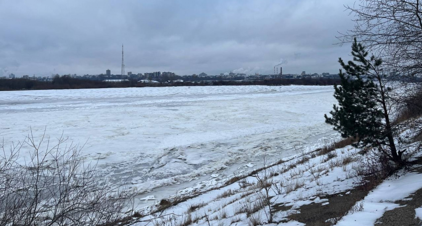 Переохлаждение и шок: кировские медики рассказали о состоянии детей, провалившихся под лед на Вятке