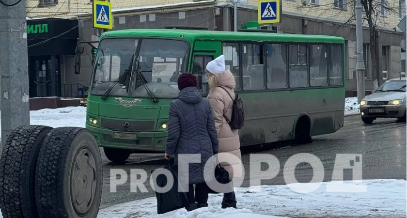 В центре Кирова на ходу у автобуса отвалилось колесо 