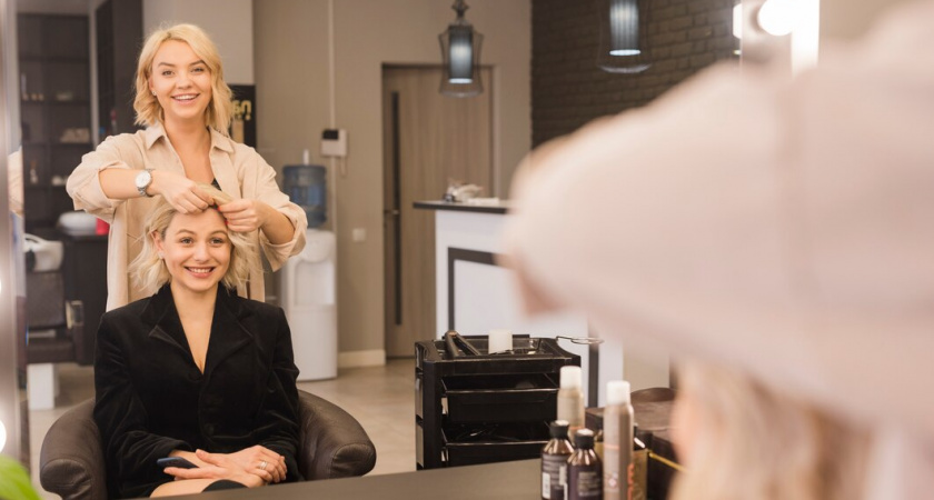 ВТБ выяснил, в каких регионах перед праздниками чаще ходят в салоны красоты