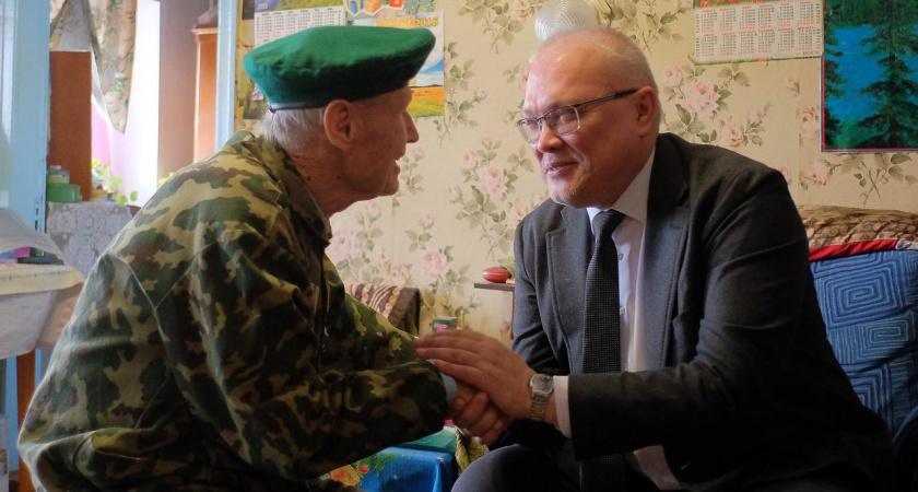 94-летний ветеран из Нолинска получил медаль из рук губернатора