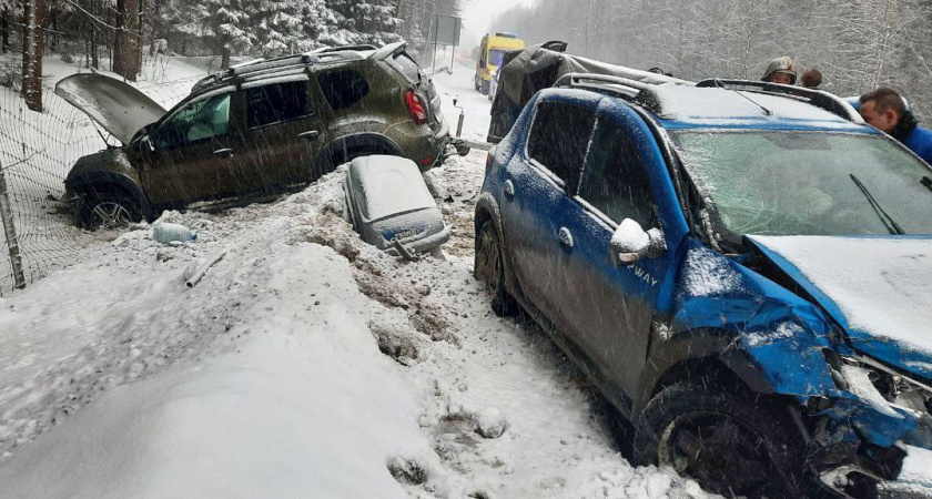 В Кирово-Чепецком районе три человека пострадали в аварии с двумя иномарками 