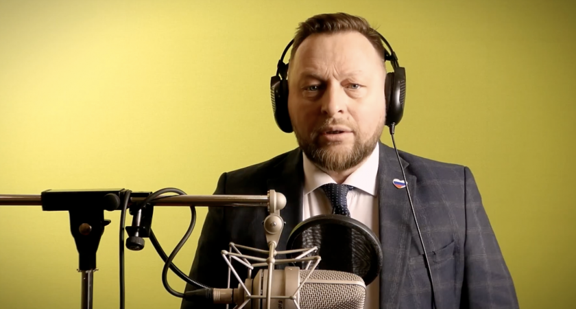 Вячеслав Симаков спел для кировчанок "Ланфрен-ланфра"