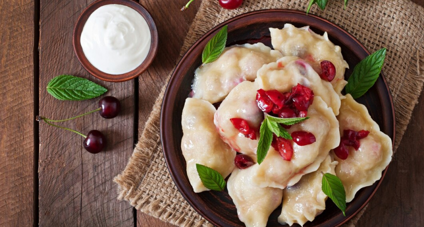 Кладу одну ложку в муку, и вареники с пельменями больше не развариваются: секрет идеального эластичного теста