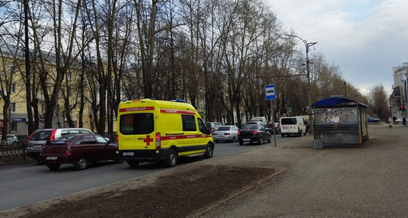 В Нолинске сотрудник техникума получил травмы, пытаясь открыть дверь