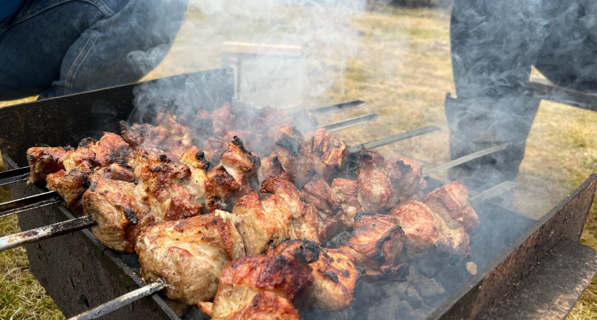 Топ-маринад для сочного шашлыка: мясо словно тает во рту - нежнее сливок