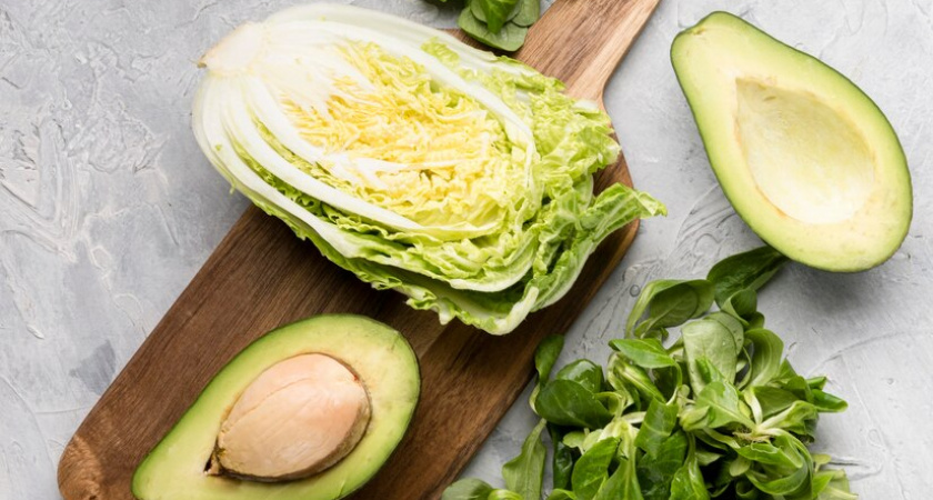 Салат с пекинской капустой "Хрумка": получается сочным и вкусным за 5 минут - домашних за уши не оттащить