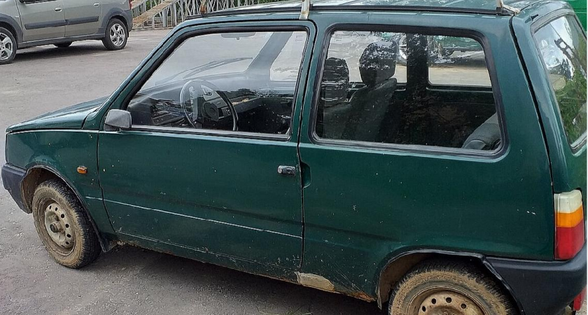 Фото к статье: В Кирове у Центральной гостиницы полиция поймала пьяного водителя "Оки"