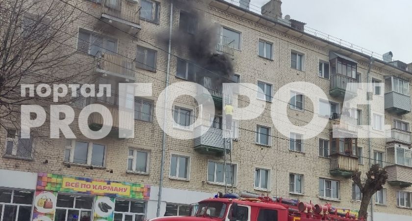 Фото к статье: У автовокзала в Кирове загорелась квартира