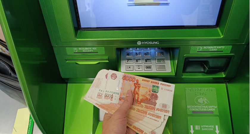 Фото к статье: Всем, у кого есть деньги в рублях, дали время до конца апреля. Потом уже будет поздно