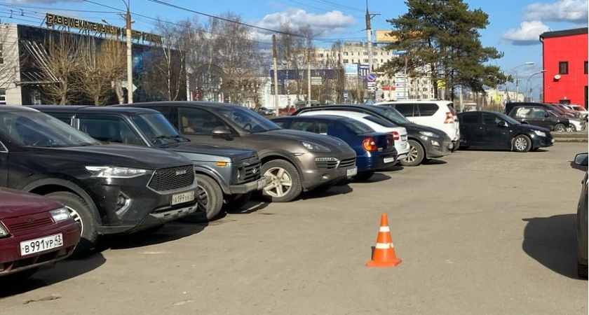 В Кирове полицейские ищут водителя, который скрылся с места ДТП