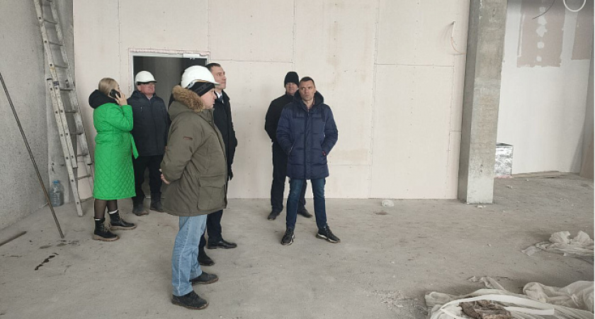 Фото к статье: В Кирове на улице Рудницкого закончены отделочные работы в новой школе