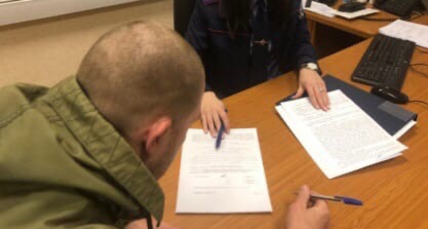 Удар ножом в живот получила чепчанка от мужчины, с которым познакомилась в интернете