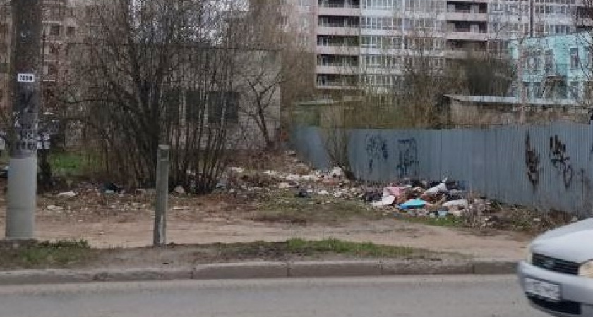 Кировчане возмущены появлением большой свалки напротив Центрального рынка