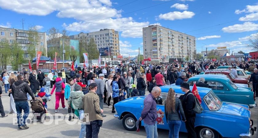 "Жигули", "Москвичи" и "Запорожцы": в Кирове прошел парад ретротехники