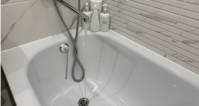 Разводим 50 граммов — и ванна засияет даже в темноте: нет ни ржавчины, ни налета