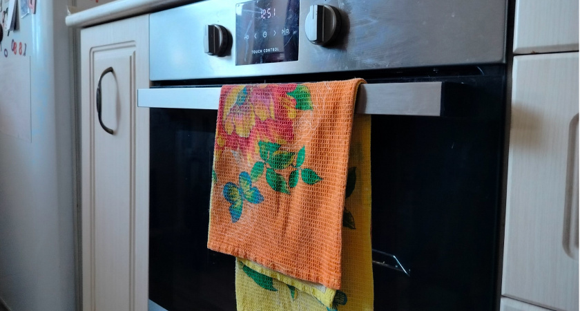 2 ложки на противень — и от липкого жира и нагара не останется и следа: духовка засияет от чистоты