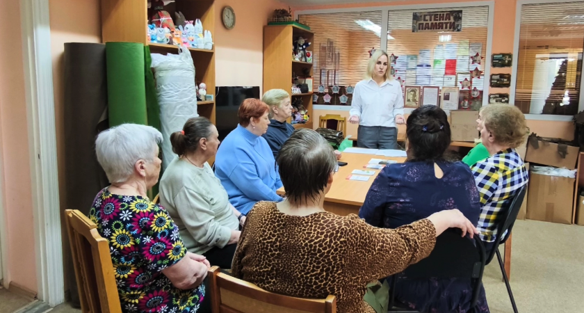 "ЭнергосбыТ Плюс" провел урок цифровой грамотности для старшего поколения