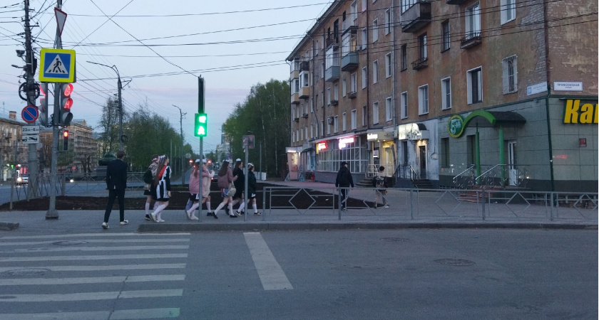 Праздники не будут прежними: из-за ситуации в стране последний звонок и выпускной перенесли