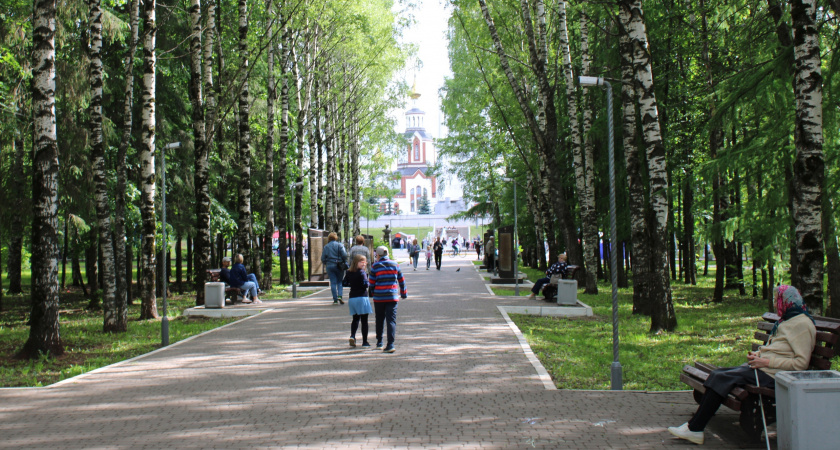 В Кировской области запретят курить в парках и на остановках