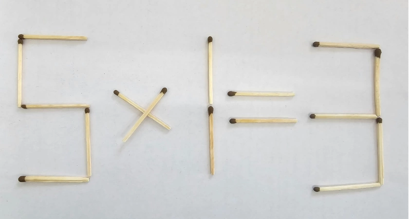 Даже лучшие ученики будут ломать голову — за 20 секунд попробуйте сделать равенство "5×1=3" верным, переместив одну спичку