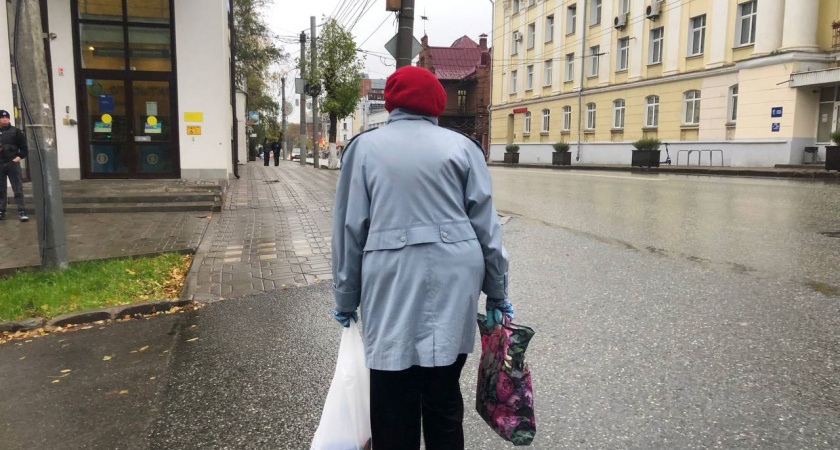 И работающим, и неработающим. Всем, кто получает пенсию, перечислят эту выплату в июне