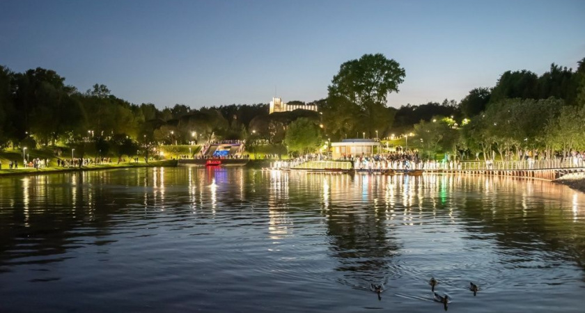 Водяной туман и высота струй до 40 метров: известны сроки запуска нового фонтана в парке имени Кирова