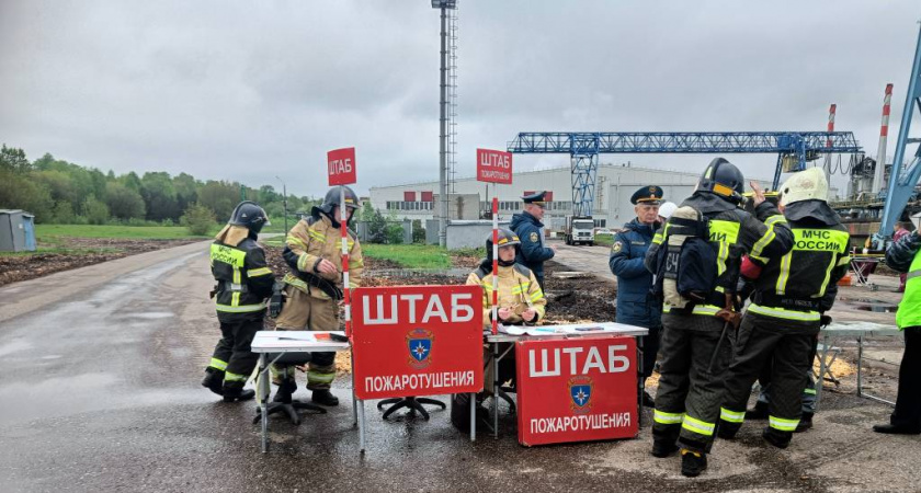 На Вятском фанерном комбинате успешно прошли пожарно-тактические учения