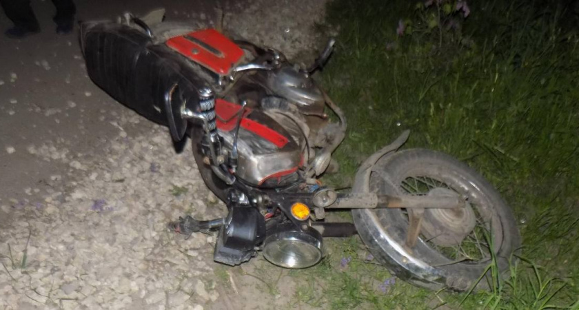 В Орлове нетрезвый подросток на мотоцикле протаранил знак и опрокинулся