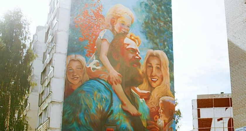 Новый мурал украсит фасад здания на улице Защитников Отечества в Кирове