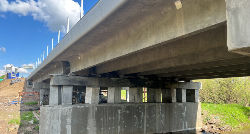 Ремонтные работы на мосту через реку Полой под Кировом завершены на 40 процентов