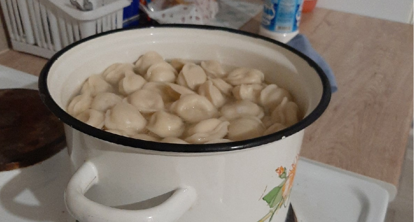 Почему нельзя бросать пельмени в кипящую воду. Запомните раз и навсегда