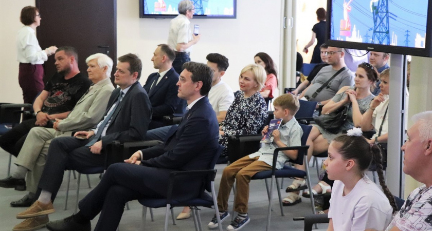 "Т Плюс" передала в библиотеки Кировской области книгу "ЭнергоАрмия"