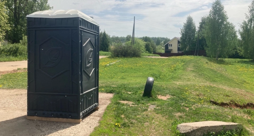 Рюмку в унитаз на ночь — к утру выгребная яма чиста: делаем так раз в месяц — и забываем об откачке на 15 лет