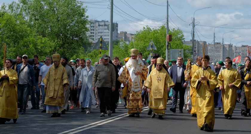 Губернатор назвал число паломников, отправившихся из Кирова в крестный ход