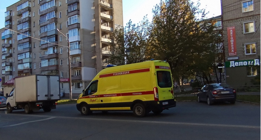 В Кирове из окна многоэтажки выпал мужчина – третья подобная смерть за неделю