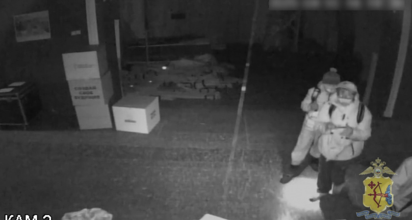 В Кирове из Дворца молодежи неизвестные украли кресла и музыкальное оборудование 