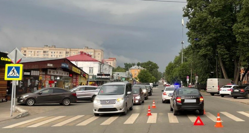 В Кирове на улице Пролетарской сбили подростка на самокате