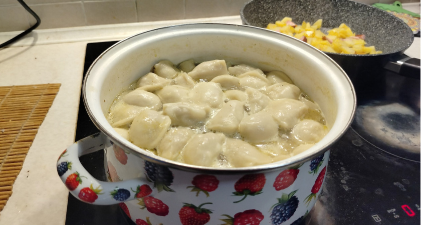 Не яйца и не масло: вот что нужно добавить в тесто для пельменей - не разварятся и не слипнутся при варке