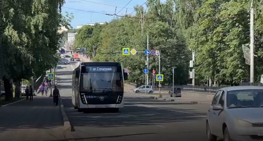 В Кирове сотрудники АТП с автоинспекторами провели рейд на улице Карла Маркса