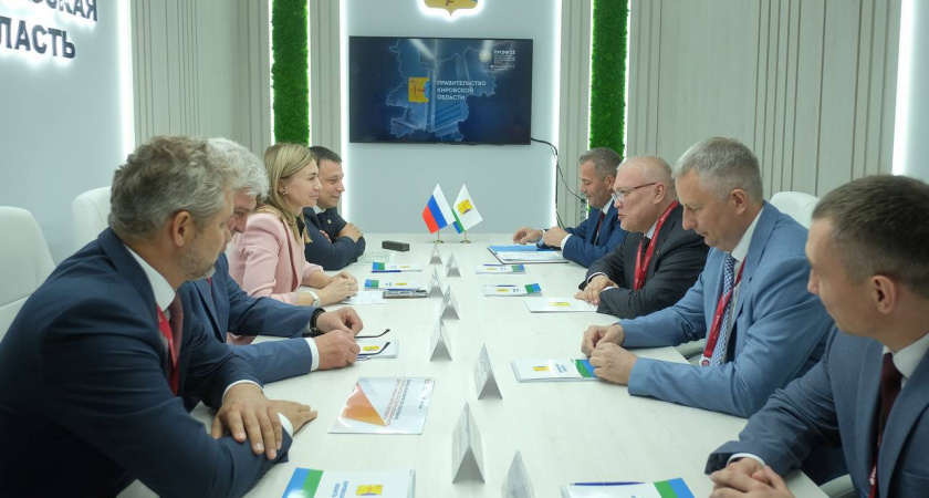 Александр Соколов на ПМЭФ-2025 поднял вопрос строительства трассы в обход Кирова