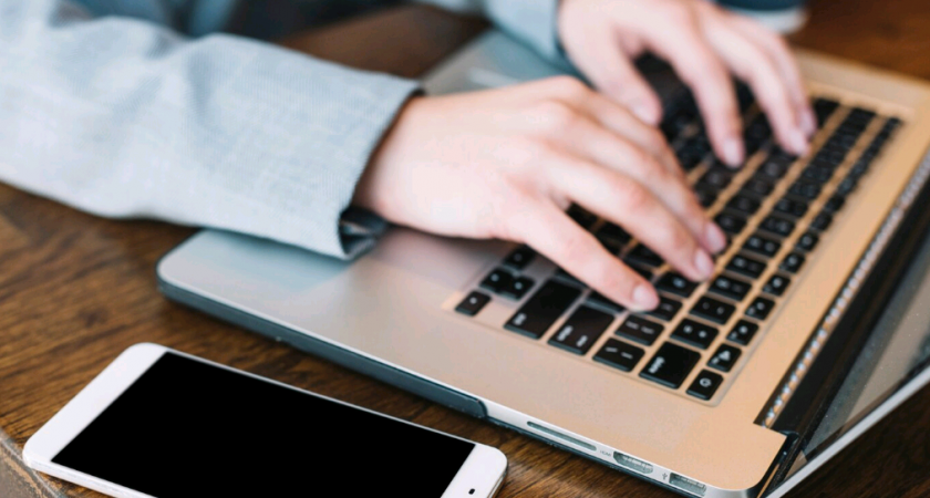 Опрос ВТБ: на что родители разрешают детям тратить деньги в интернете