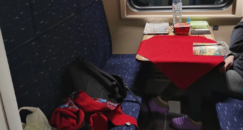 Выкупили купе, а попутчик все равно появился: законно ли это и как действовать?