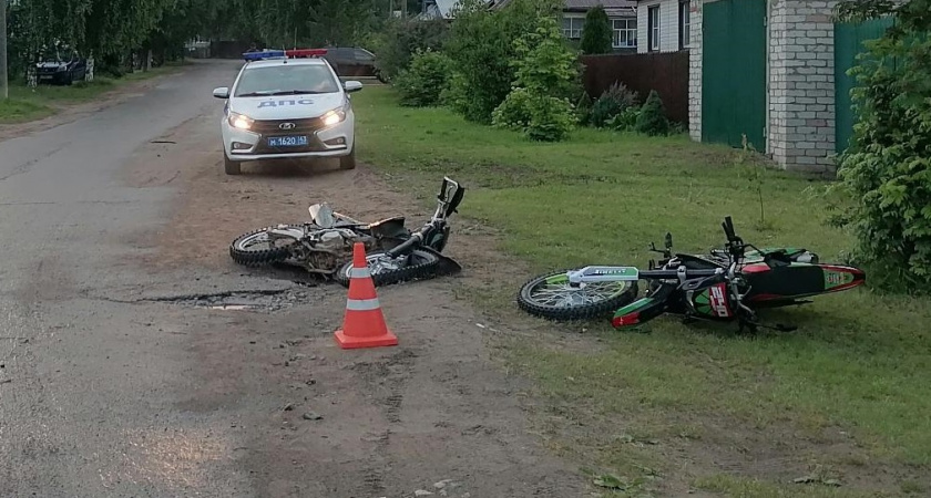 Два мотоцикла столкнулись в Слободском районе: есть пострадавший