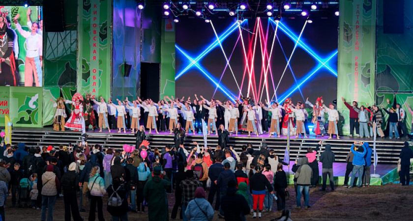 В Вятских Полянах тысячи участников ярко отметили День молодежи-2025